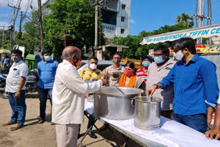 food distribution at ranijanj, corporator suchitra 