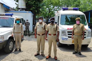 purulia police provide ambulance service at night amid pandemic situation
