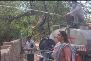 Spraying of insecticide to prevent dengue and malaria in South Delhi