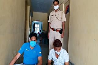 two drug dealers arrested  alwar news  crime in alwar  अलवर की ताजा खबर  प्रतिबंधित दवाइयां  नशे का कारोबार