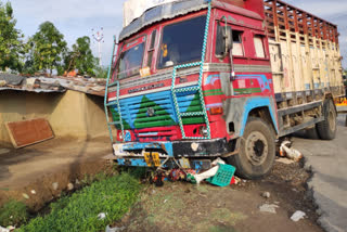 truck filled with gas cylinder hit the bike