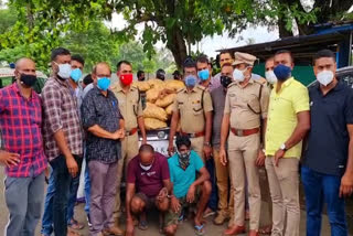 GANJA SEIZED FROM NEDUMBASSERY  GANJA  നെടുമ്പാശ്ശേരിയിൽ 40 കിലോ കഞ്ചാവ് പിടികൂടി  കഞ്ചാവ്  രഹസ്യ അറ  സ്റ്റേറ്റ് എക്സൈസ് എൻഫോഴ്സ്മെന്‍റും  എക്സൈസ്  Excise