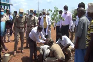 மருத்துவ கல்லூரி வளாகத்தில் மரக்கன்றுகள் நடும் நிகழ்ச்சி!