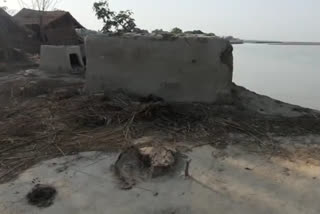 houses were washed away by erosion of Ganga