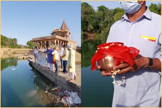 The ashes of Laxmikant Sharma immersed in Betwa