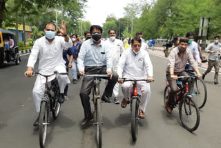 Congress protested by cycling