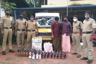 alcohol seized from kootupuzha checkpost  കൂട്ടുപുഴ ചെക്ക്പോസ്റ്റിൽ 135.26 ലിറ്റർ കർണാടക മദ്യം പിടികൂടി  ചെക്പോസ്റ്റ്  മദ്യവേട്ട  എക്സൈസ്  excise  alcohol seized  alcohol