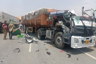 accident in alwar, trailer hit container on delhi-jaipur highway