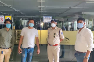 Police sealed the gym running in closed shutter in Indore, case registered against gym operator