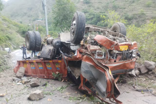 Driver dies due to tipper accident on Karsog-Rampur road