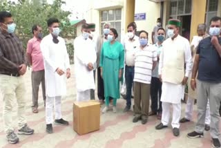 mla-rajendra-rana-gave-50-regulators-and-2-oxygen-concentrators-to-medical-college-hamirpur