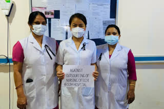 Safdarjung Nursing staff protested against outsourcing recruitment