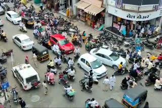 Crowds of citizens in markets in aurangabad