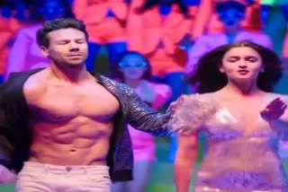 David Warner swaps faces with Tiger Shroff, grooves to this song with Alia Bhatt