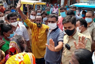 beneficiaries agitation in front ration shop at bagdah