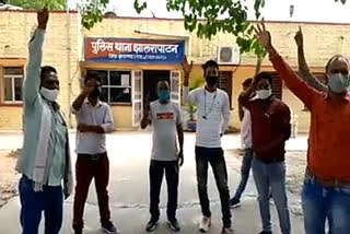 झालावाड़ नगर पालिका के कर्मचारी और वकीलों में विवाद, झालरापाटन नगर पालिका, jhalawar news, jhalrapatan news