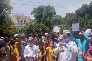 aam-aadmi-party-protest-outside-bjp-state-office-in-support-of-farmers