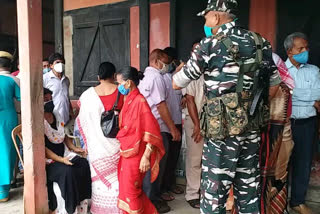 as_ngn_tense-situation-in-nagaon-covid-vaccine-centre-etv-bharat-news_vis_7203829