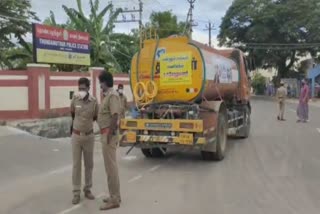 எஸ்.பி.வேலுமணி துவக்கி வைத்த கிருமி நாசினி வாகனம் தடுத்து நிறுத்தம்