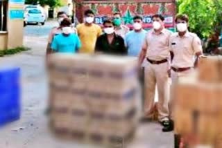 illegal liquor  illegal liquor seized in Udaipur  Udaipur news  crime in Udaipur  राजस्थान निर्मित शराब  अवैध शराब जब्त  उदयपुर की ताजा खबर  क्राइम इन उदयपुर  तस्कर गिरफ्तार