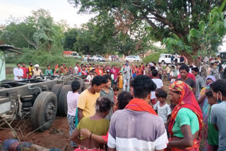 Uncontrolled trailer entered the house in Latehar