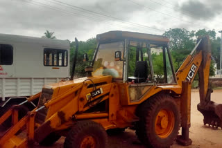 3 arrested for taking soil in pond without permission