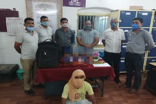 liquor sumgglar arrest in gondia