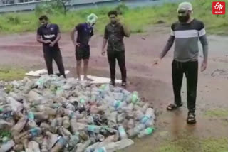 malappuram youngsters collect plastic bottles on Environment Day  മലപ്പുറം പരിസ്ഥിതി ദിനം  പരിസ്ഥിതി ദിനം 2021  പരിസ്ഥിതി ദിനം കേരളം വാര്‍ത്തകള്‍  മലപ്പുറം വാര്‍ത്തകള്‍  malappuram youngsters collect plastic bottles  malappuram youngsters collect plastic bottles news  malappuram district news