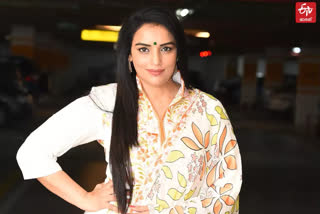 Hospital circular not to speak Malayalam Actress Shwetha Menon says it is against basic values  മലയാളം സംസാരിക്കരുതെന്ന ആശുപത്രി സര്‍ക്കുലര്‍  നടി ശ്വേത മേനോന്‍  നടി ശ്വേത മേനോന്‍ വാര്‍ത്തകള്‍  ജി.ബി പന്ത് ആശുപത്രി വിവാദ സര്‍ക്കുലര്‍  Hospital circular not to speak Malayalam  Actress Shwetha Menon related news  Actress Shwetha Menon news  Actress Shwetha Menon facebook