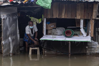 14 dead in Sri Lanka  Sri Lanka  National Center for Disaster Management  Major General Sudanta Ranasinghe  Gumpaha  Ratnapura  Colombo-Puttalam-Kalutara-Galle  tropical rain  National Building Research Organization  Death toll in Sri Lanka floods  14 died in sri lanka  srilanka news  Sri Lanka floods  ശ്രീലങ്ക  ശ്രീലങ്കയിൽ കനത്ത മഴ  കനത്ത മഴ  ശ്രീലങ്കയിൽ കനത്ത മഴ  മഴ  കാലാവസ്ഥാ വകുപ്പ്  എൻ‌ബി‌ആർ‌ഒ  നാഷണൽ ബിൽഡിങ് റിസർച്ച് ഓർഗനൈസേഷൻ