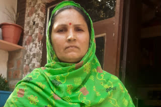 woman arrested for smuggling liquor in kalandi kunj delhi