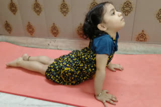 delhi-3-year-girl-won-asia-book-of-records-award-in-yoga