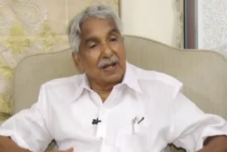 Oommen Chandy says governments are not take action even after petrol price crosses Rs 100  പെട്രോള്‍ വില നൂറ് കടന്നിട്ടും സര്‍ക്കാരുകള്‍ അനങ്ങുന്നില്ലെന്ന് ഉമ്മന്‍ ചാണ്ടി  മുന്‍മുഖ്യമന്ത്രി ഉമ്മന്‍ ചാണ്ടി  Former chief minister Oommen chandy  ഇന്ധനവില വര്‍ധിപ്പിച്ച കേന്ദ്രസര്‍ക്കാരും നികുതിയിളവുപോലും നല്‍കാത്ത സംസ്ഥാന സര്‍ക്കാരും ഒരുപോലെ കുറ്റവാളികള്‍  Both the central government and the state government are guilty of raising fuel prices and not even giving tax breaks.