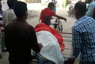dead body carried by trolley in bagaha