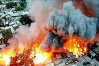 Massive fire rips through B'desh slum