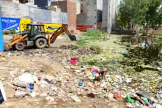 dirty plot in chandan vihar delhi corporation got it cleaned