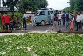 road blocked by tea workers as 4 detained in theft case at coochbihar