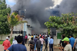 Chemical plant fire  Pune chemical plant fire  massive fire broke out in Pune  Pune chemical plant  Dilip Walse-Patil  Maharashtra Home Minister  കെമിക്കൽ പ്ലാന്‍റ് തീപിടിത്തം  പൂനെ കെമിക്കൽ പ്ലാന്‍റ് തീപിടിത്തം  പൂനെ  Rescue  രക്ഷാപ്രവർത്തനം  എസ്‌വിഎസ് അക്വ ടെക്നോളജീസ്  SVS Aqua Technologies  മുംബൈ  mumbai