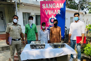 Sangam Sangam vihar police station  crime in south delhi  tower theft case gang  संगम विहार थाना पुलिस  चोरी का गिरोह का पर्दाफाश  साउथ दिल्ली में आपराधिक घटनाएँ  ihar police station  crime in south delhi  tower theft case gang  संगम विहार थाना पुलिस  चोरी का गिरोह का पर्दाफाश  साउथ दिल्ली में आपराधिक घटनाएँ