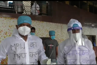 mpw health workers protest in dhanbad