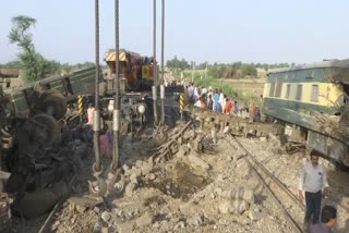 Pakistan train collision