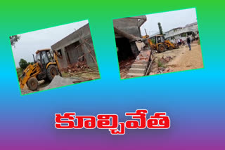 చెరువు గర్భంలో అక్రమ కట్టడాల కూల్చివేత