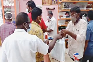 மது வாங்க பாண்டிச்சேரிக்கு படையெடுக்கும் மதுபிரியர்கள்