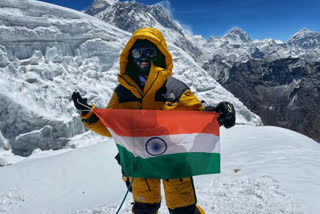 Youth from Vasai beat the corona and climbed Everest  adventurous youth from Vasai climbed world's highest mountain Everest  Harshwardhan Joshi  എവറസ്റ്റ് കീഴടക്കി കൊവിഡ് അതിജീവിച്ച യുവാവ്  ഹർഷവർധൻ ജോഷി