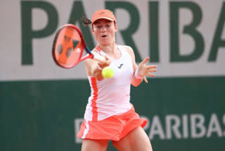 Zidansek and Pavlyuchenkova reach French Open semis after epic battles