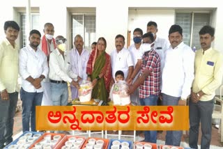 farmer family distributing food