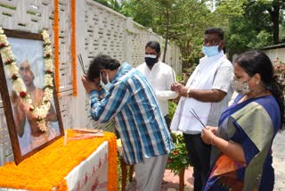 cm hemant soren paid tribute to lord birsa munda in ranchi