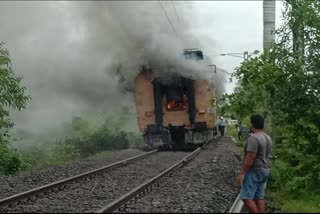 Mumbai Flash- A fire broke out in a railway electrification coach