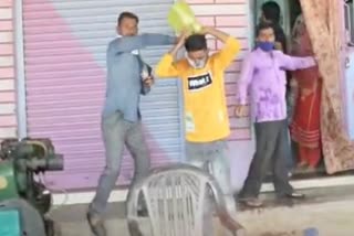 जालोर न्यूज  रानीवाड़ा न्यूज  डीजल डालकर आत्महत्या का प्रयास  पुलिस के सामने आत्महत्या का प्रयास  अतिक्रमण हटवाने गई पुलिस  Suicide attempt in front of police  suicide attempt  by adding diesel  Raniwada News  Jalore News
