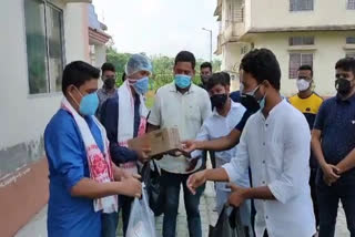 Fruit_Distribute_at_Covid_Hospital_by_AASU